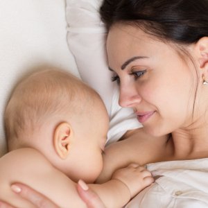 Кормить грудью молоком ребенка сонник