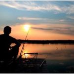 Мужчина ловит рыбу – значение сна
