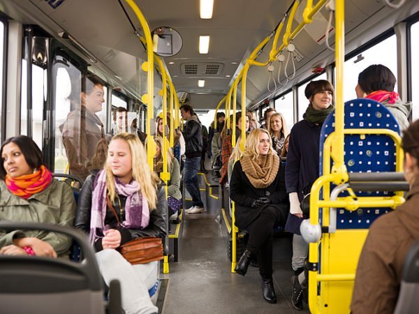 Пассажиры в автобусе