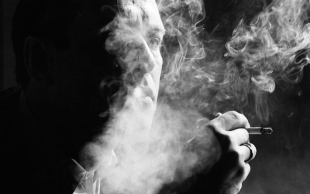 к чему снится курить сигарету некурящей девушке