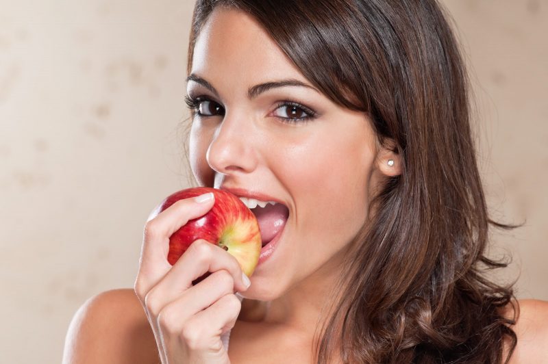 К чему снятся яблоки женщине? Сонник красные, зеленые яблоки